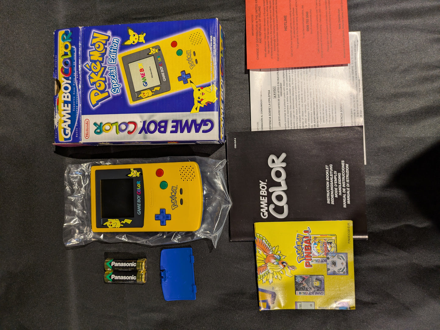GAMEBOY COLOUR SPECIAL EDITION - POKEMON - BOX INCLUDED
