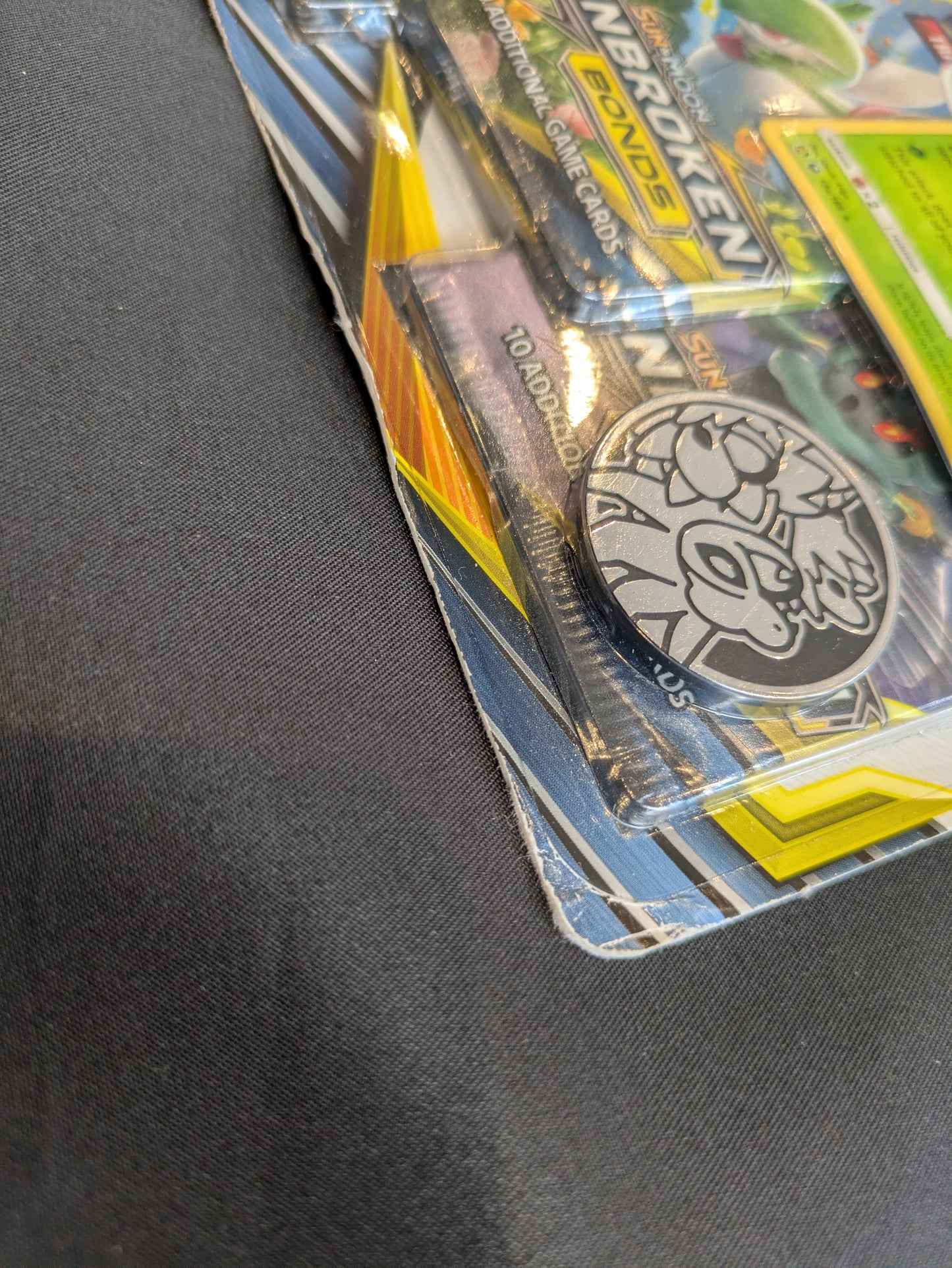 POKEMON UNBROKEN BONDS TRIPLE BLISTER