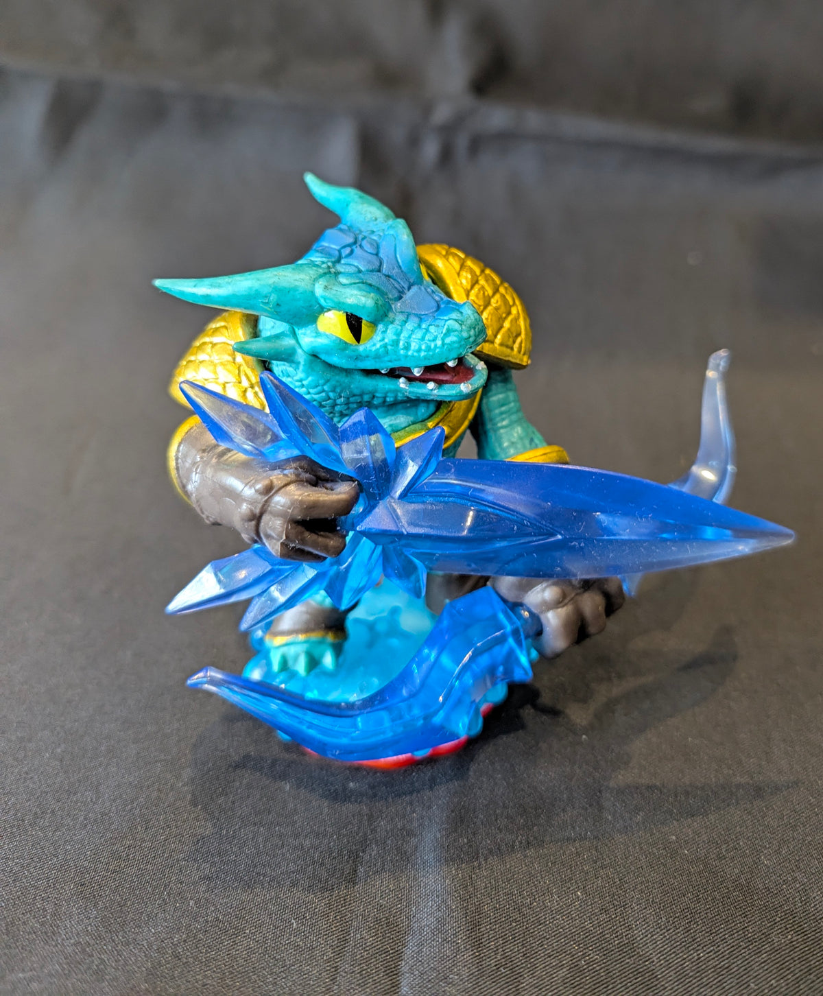 SKYLANDER FIGURE
