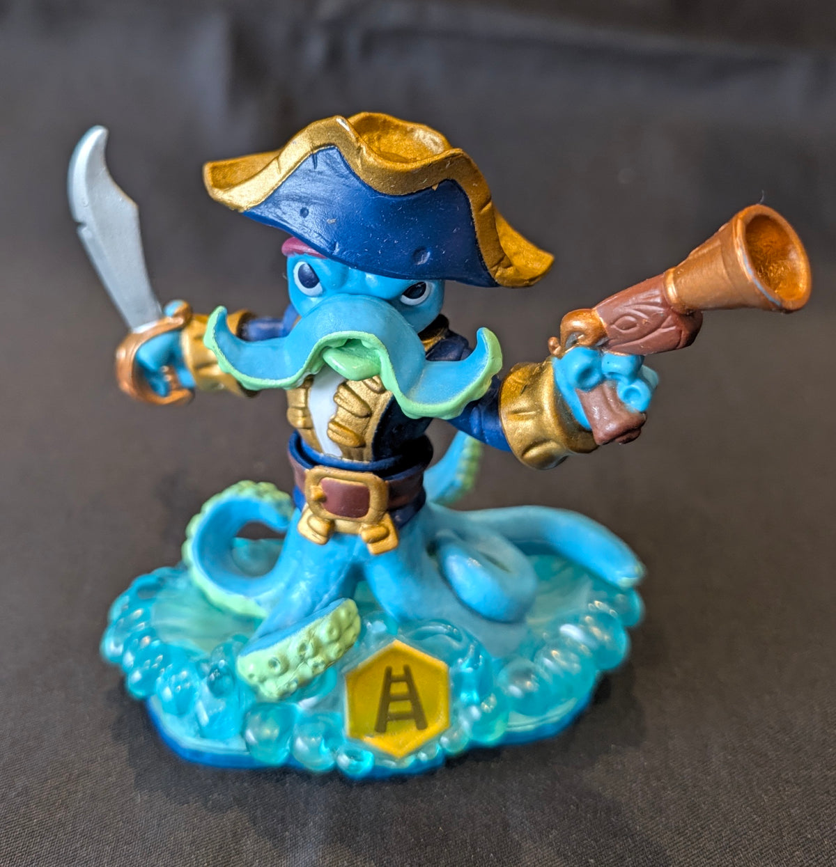 SKYLANDER FIGURE
