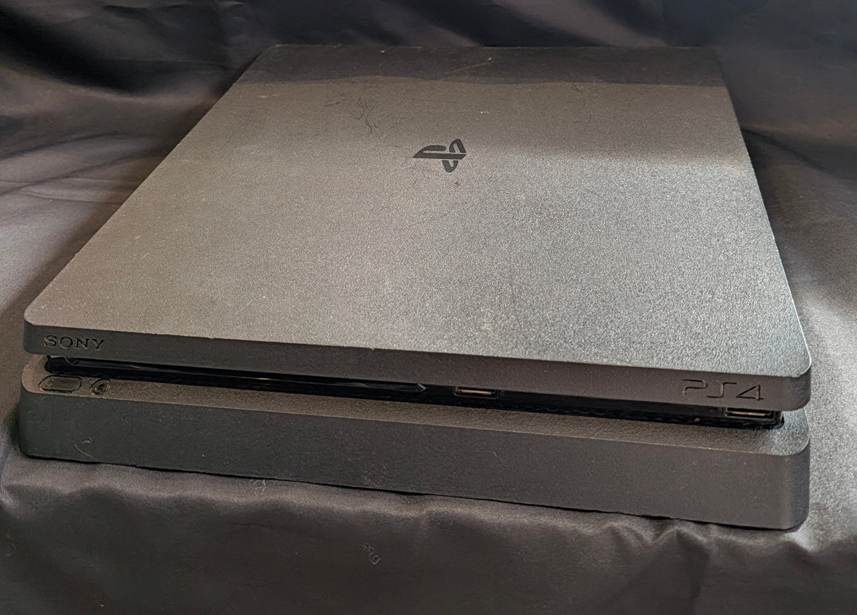 PLAY STATION 4 CONSOLE